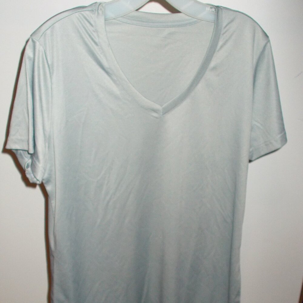 $7 Summer Sale! NWOT Dryfit tshirt in light gray in L